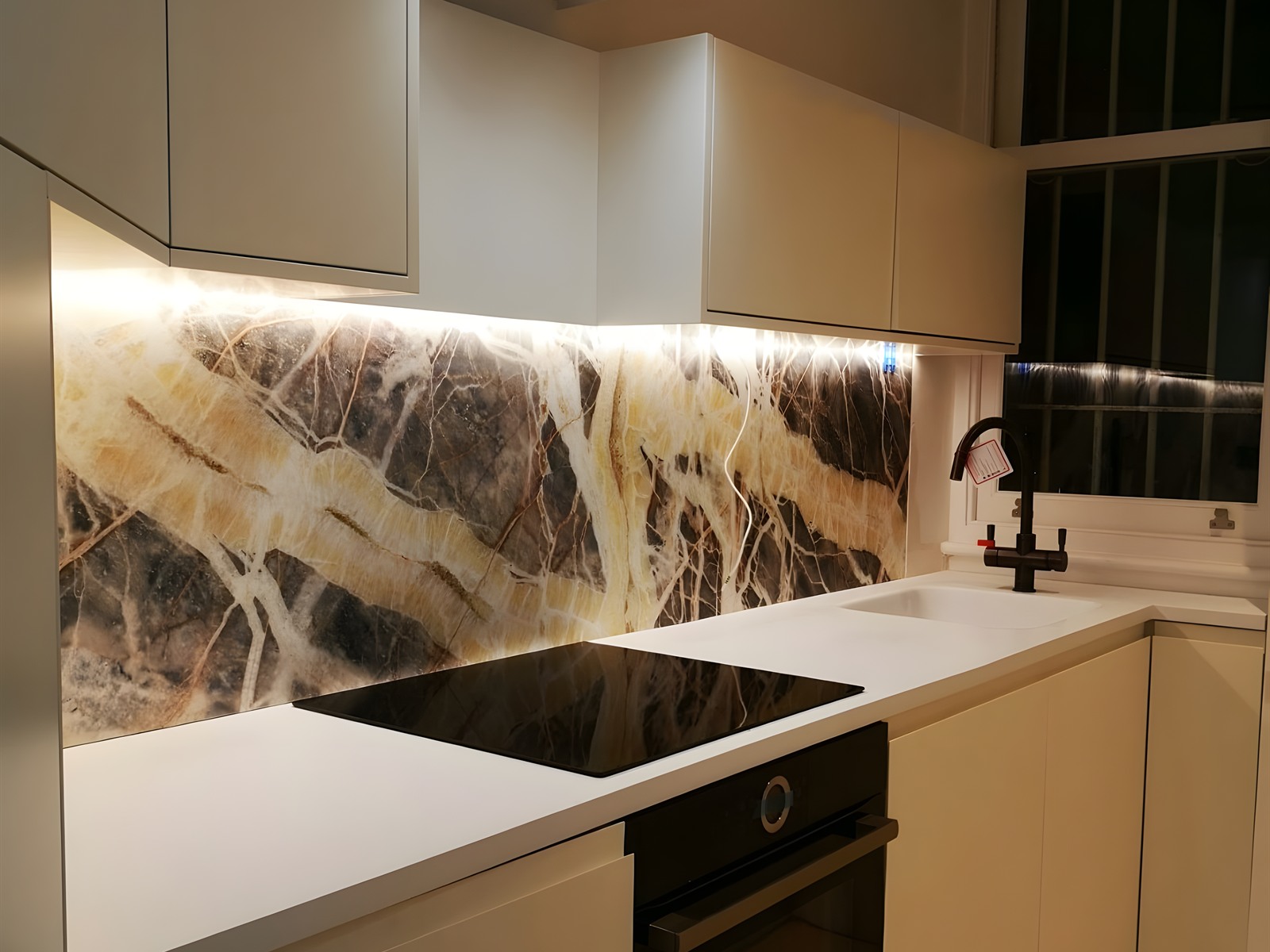 Kitchen with marble splashback — bespoke joinery project in London