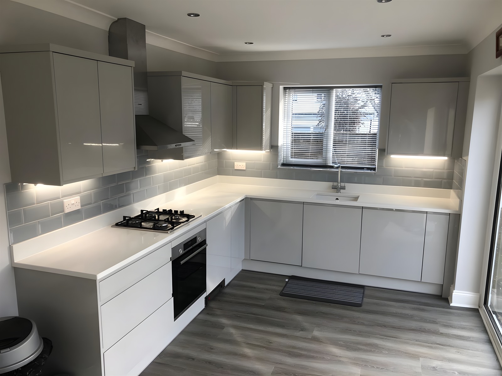 Grey L-shape kitchen — bespoke joinery project in London